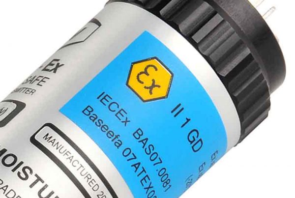 SHAW SDT-Ex intrinsically safe 4-20 mA dewpoint transmitter, fully self contained within a robust housing, for industrial applications